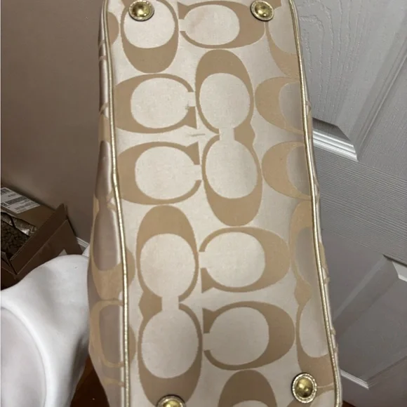 Coach RARE Poppy E1169-F17575 Graffiti Kiss-lock Satchel EUC - Picture 13 of 16